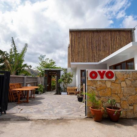 Oyo 1493 Surya Villa سيلونغ بيلاناك المظهر الخارجي الصورة