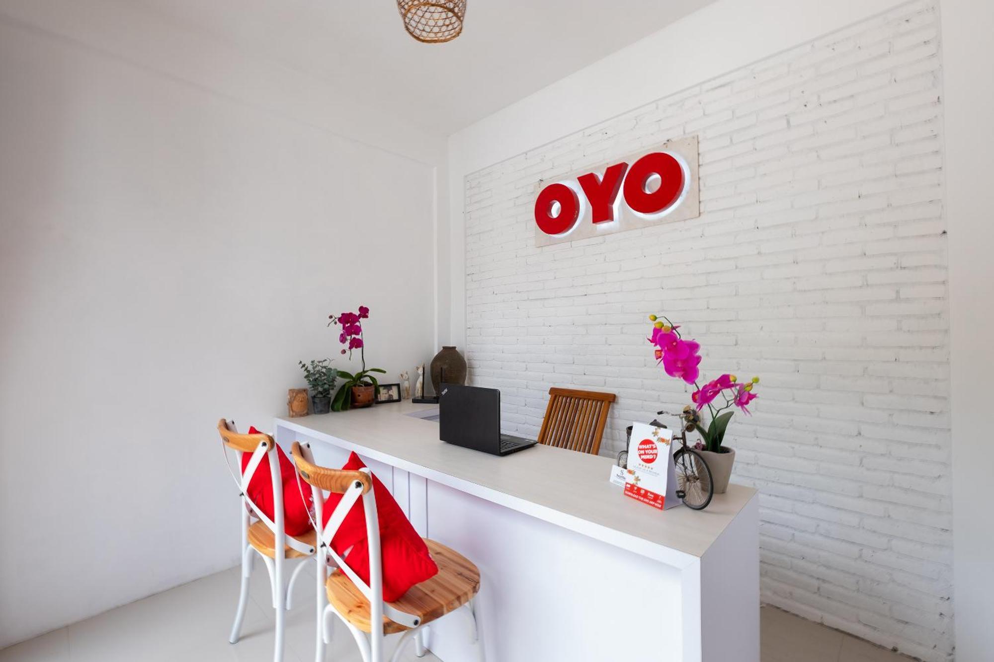 Oyo 1493 Surya Villa سيلونغ بيلاناك المظهر الخارجي الصورة